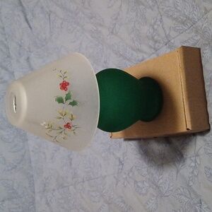 Pfaltzgraff Miniature Winterberry Frosted Glass Tea Light Lamp with Floral Shade